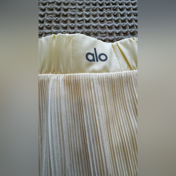 Alo Micro Plisse Tennis Skirt Limited Edition Lemon Ice Color sz S - Picture 3 of 14